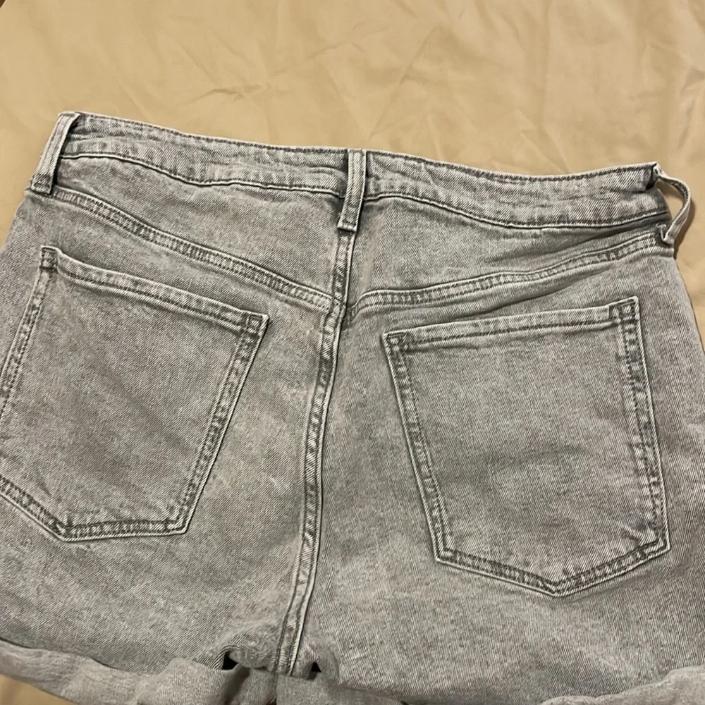 Shorts - Picture 3 of 3